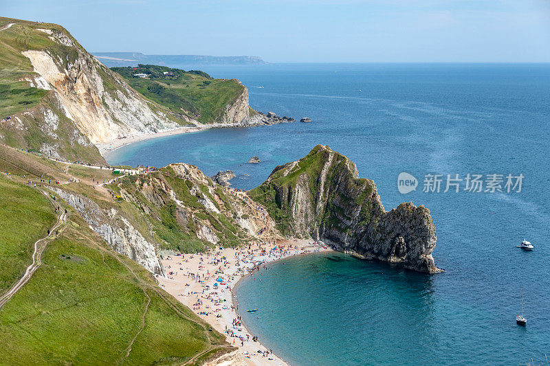 多塞特Durdle Door海滩上的夏天